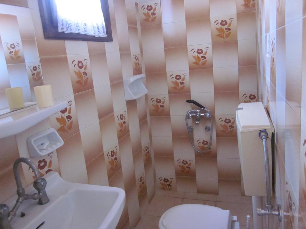 Tina Rooms Gialtra Luaran gambar
