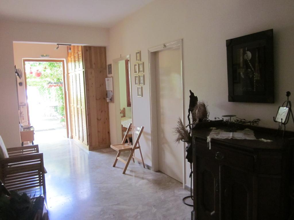 Tina Rooms Gialtra Luaran gambar