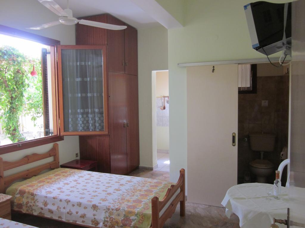 Tina Rooms Gialtra Bilik gambar